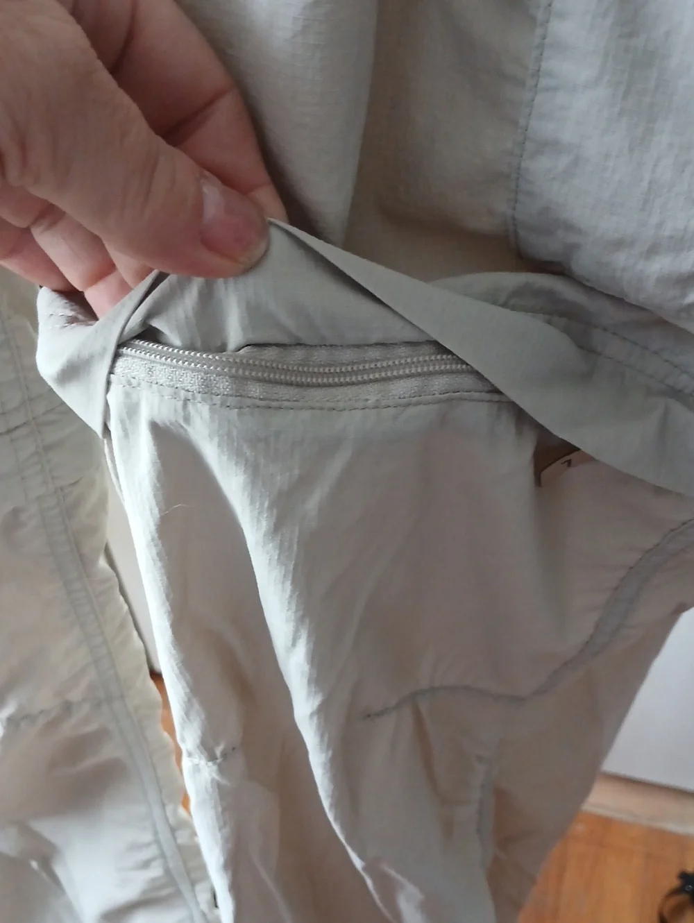 Columbia Men’s Zip-Off Cargo Pants in Beige